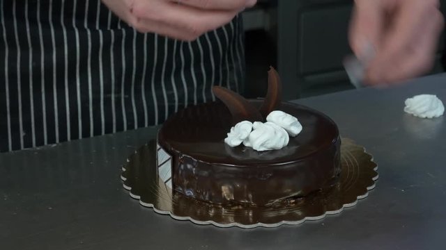 torta con cioccolato fondente