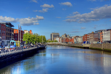 Fototapeta na wymiar Ha Penny Bridge in Dublin, Ireland