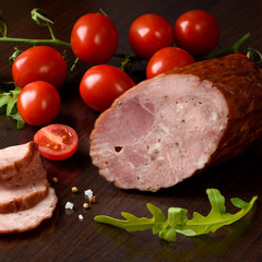 Smoked sausage with vegetables: cherry tomatoes and lamb's lettuce