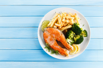 Grilled salmon and vegetables 