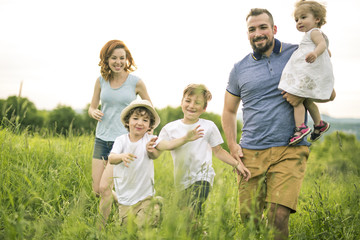 Fototapeta premium Happy family in the meadow