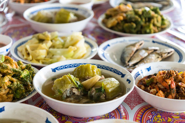 Boiled gourd stuffed pork.