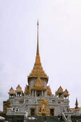 Fototapeta premium BANGKOK - May 24: Golden Buddha Temple names Wat Traimitr and Pra Maha Mondop, Very important and beautiful temple in Bangkok Visited by many tourists, panorama on May 24, 2017 in Bangkok,Thailand
