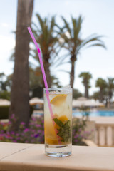 mojito au bord de la piscine