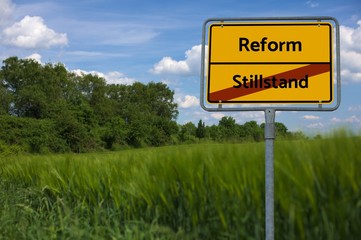 Reform - Stillstand - Bilder mit Wörtern aus dem Bereich Gymnasium G8, Wortwolke, Würfel, Buchstabe, Bild, Illustration