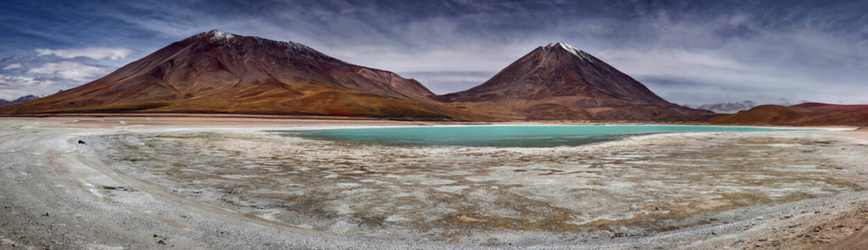 Offroad car at Laguna Verde - Siloli desert (Bolivia)