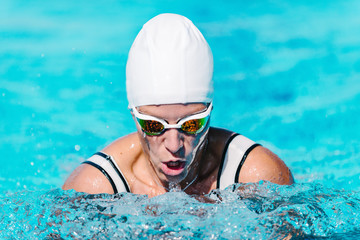 Fototapeta na wymiar Female swimmer on training in the swimming pool