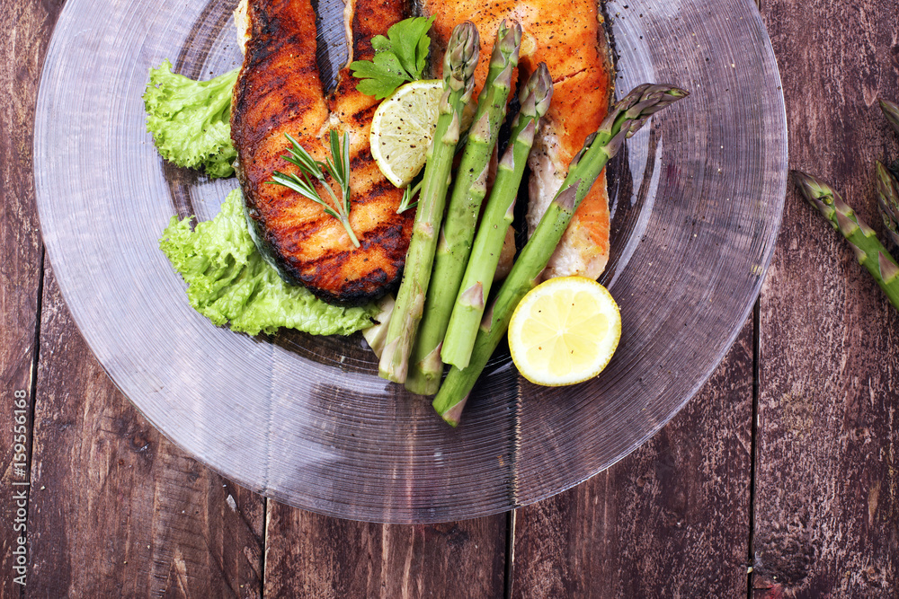 Wall mural Grilled salmon and asparagus on plate