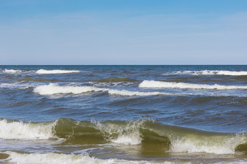 Wzburzone Morze Bałtyckie wiosną
