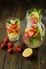 Lemonade with lemon and strawberry, mint and ice