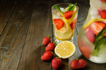 Lemonade with lemon and strawberry, mint and ice