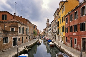 Fototapeta na wymiar Evening canal in Venice, Italy