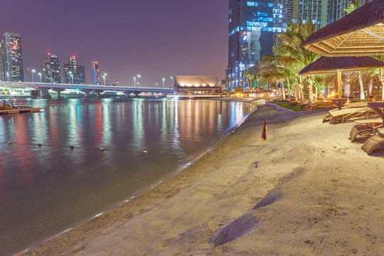 persische golf abu dhabi bei nacht