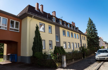 Mehrfamilienhaus
