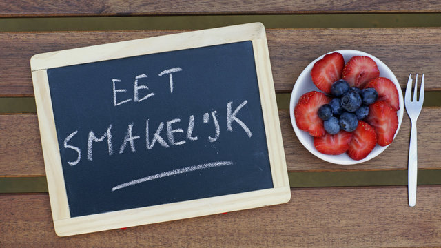 Bon appetit written in Dutch
