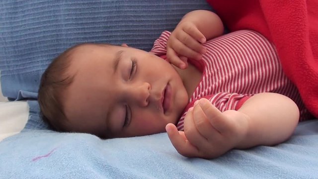Baby sees a dream
