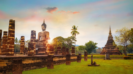 Obraz premium Wat Mahathat Temple at Sukhothai Historical Park, a UNESCO World Heritage Site in Thailand