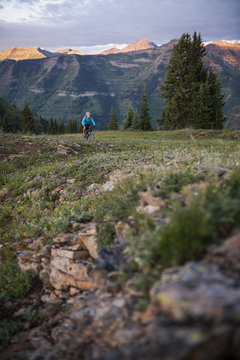 Woman on bike trail 403, West Elk Mountains, Crested Butte, Colorado, USA