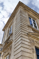 Fototapeta na wymiar French mansion in Bordeaux
