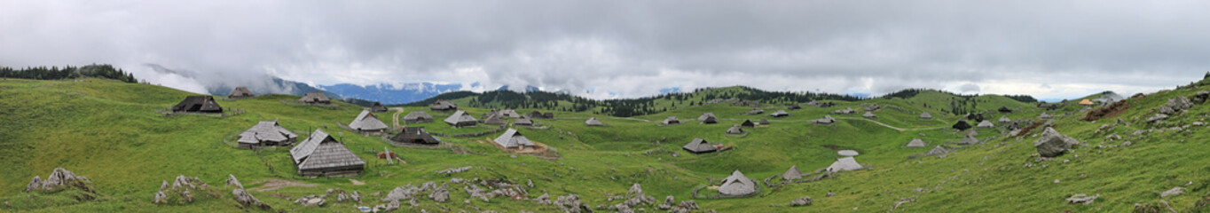 Fototapeta na wymiar Panoramic view of Velika Planina and mountain cottage hut or house