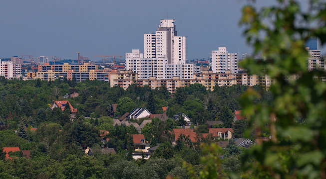 Blick auf Berlin-Neuk&ouml;lln vom Berg D&ouml;rferblick in Rudow