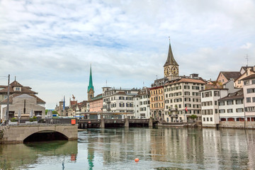 Fototapeta na wymiar Zurich downtown, Fraumunster and St. Peter church