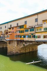 Fototapeta na wymiar Rower under the Ponte Vecchio bridge in Florence