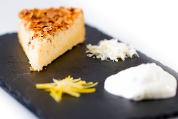Cake pie with cream
