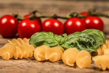 pâtes basilic tomates