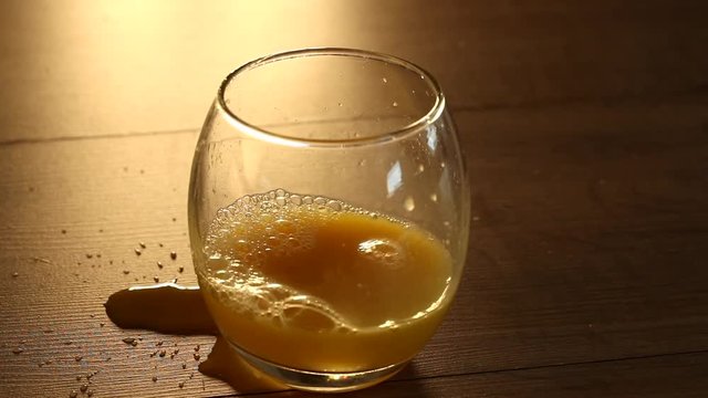 Verre de jus de fruit d'orange press&eacute;s