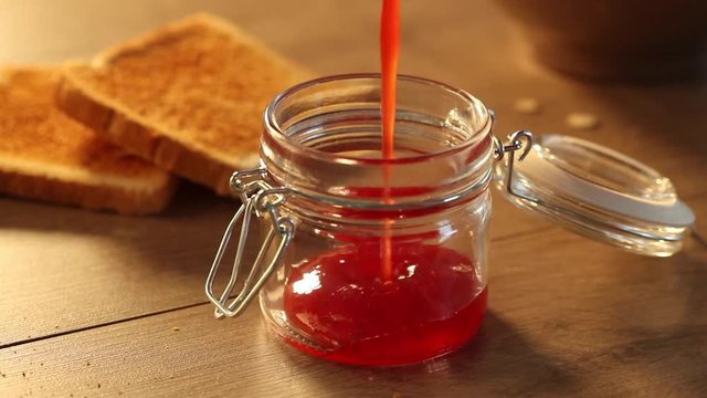 Confiture de fraise dans un verre