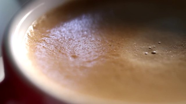 Travelling sur mousse de caf&eacute; expresso