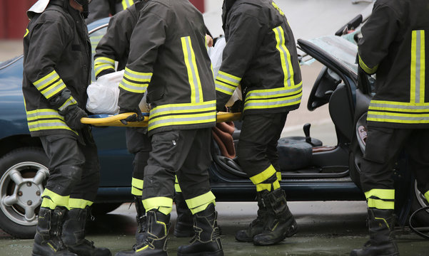 Four brave firemen transport the injured with a stretcher