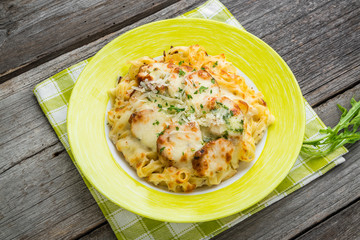 Pasta bake with broccoli and chicken