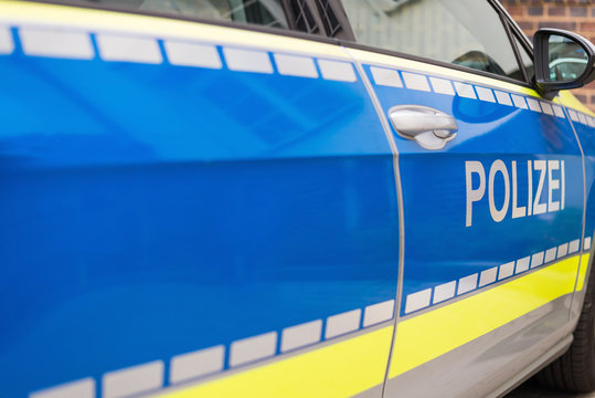 parkendes Polizeiauto in Deutschland