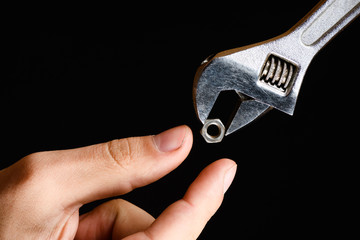 Allen wrench nut passes right in the hands