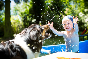 Obraz premium den Hund nass machen