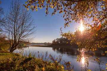 Obraz premium Donau bei Straubing im Herbst