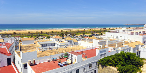 Fototapeta na wymiar Panorámica de la playa de Conil de la Frontera, desde la torre de Guzmán, Costa de la Luz Cádiz, España
