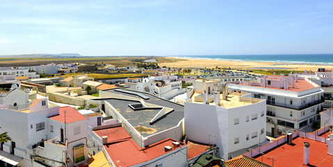 Fototapeta premium Vista panorámica de la playa del Palmar en Conil de la Frontera, Costa de la Luz Cádiz, España