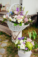 Fototapeta na wymiar Wedding decor with fresh flowers