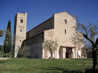 Fototapeta na wymiar Alte Kirche in Italien