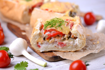Bread baked with smoked sausage, mushrooms, onions, cheese, tomatoes and pickled cucumbers.