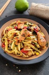 Noodles with chicken and vegetabels