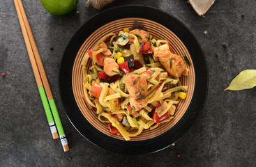 Noodles with chicken and vegetabels