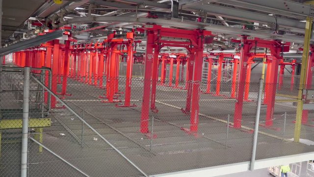 843_Lots_of_moving_red_cranes_on_the_ceiling.mov