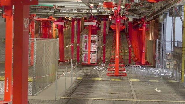 841_Red_moving_cranes_on_the_ceiling_of_the_warehouse.mov