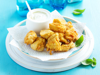 Chicken nuggets with cream sauce