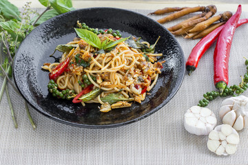 Spaghetti with clams, fried with chili paste
