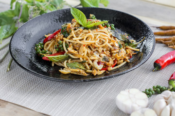 Spaghetti with clams, fried with chili paste